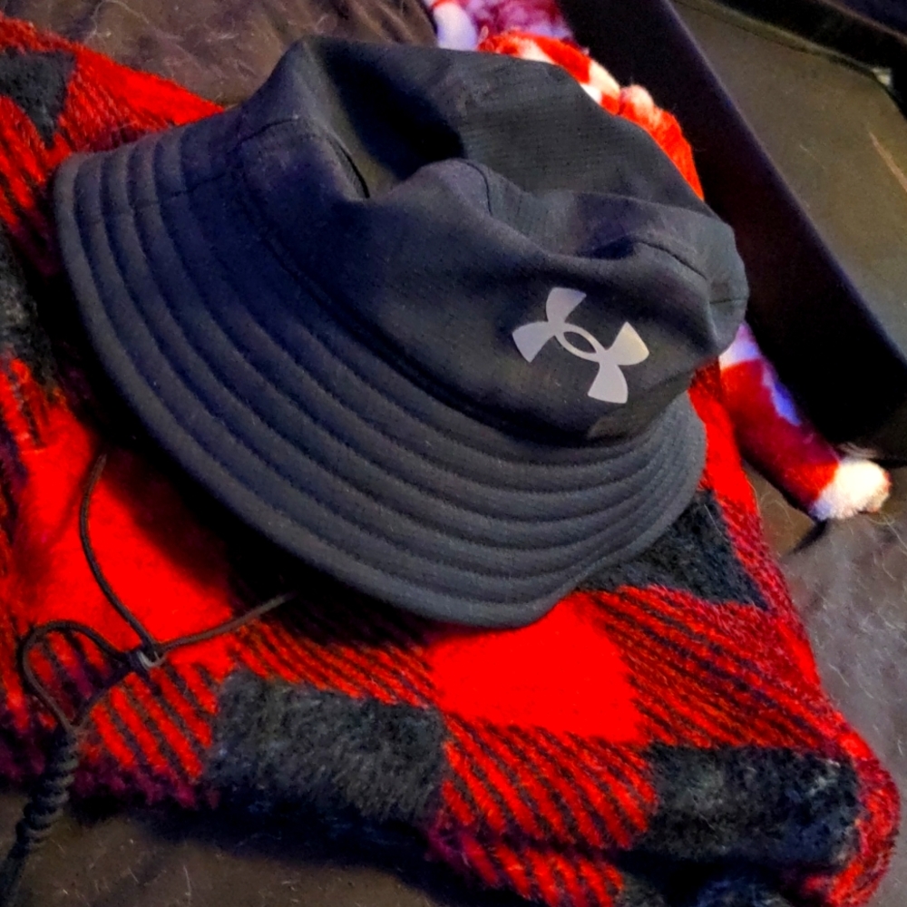 Under armour bucket hat